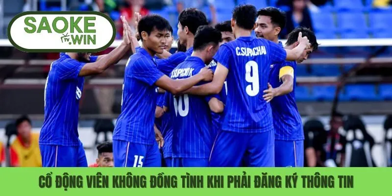 Cổ động viên không đồng tình khi phải đăng ký thông tin